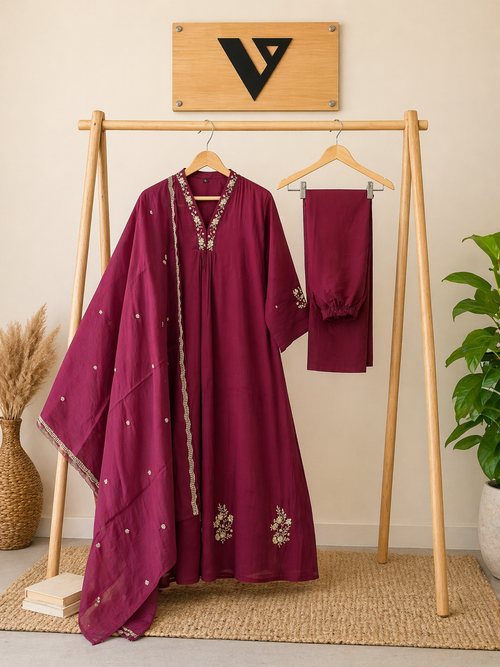 Vantique Signature Embroidered Kurta Set